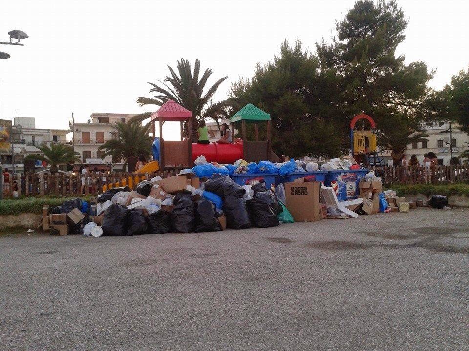 Τραγική η κατάσταση με τα σκουπίδια στο Πόρτο Χέλι [photos] - Φωτογραφία 6