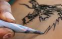 Δείτε τι έπαθε 12χρονη από τατουάζ χένας - Φωτογραφία 1