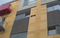 Γλίτωσαν τα… κεφάλια Τρικαλινών από κτίριο που «ξερνάει» την πρόσοψή του [photos] - Φωτογραφία 4