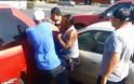 Προσπάθησε να κλέψει αυτοκίνητο με τη μητέρα και το παιδί της μέσα και τον έκαναν ... μαύρο στο ξύλο! [photos + video] - Φωτογραφία 4