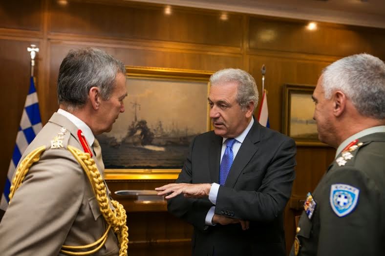 Συνάντηση ΥΕΘΑ Δημήτρη Αβραμόπουλου με τον Αρχηγό Ενόπλων Δυνάμεων του Ηνωμένου Βασιλείου - Φωτογραφία 1
