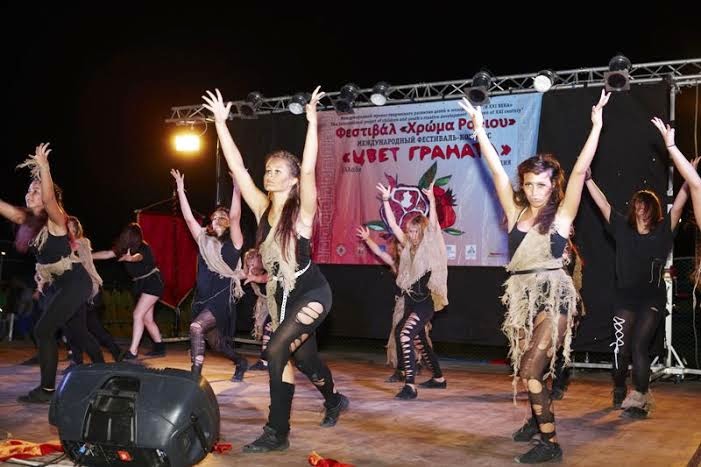 Μουσική βραδιά με χορευτικά συγκροτήματα και τραγουδιστές από την Ελλάδα, τη Ρωσία και το Καζακστάν - Φωτογραφία 1