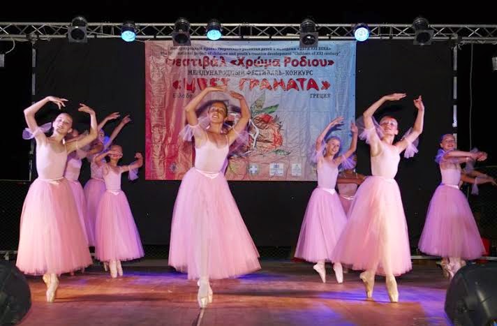 Μουσική βραδιά με χορευτικά συγκροτήματα και τραγουδιστές από την Ελλάδα, τη Ρωσία και το Καζακστάν - Φωτογραφία 2