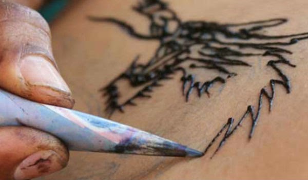 Δείτε τι έπαθε 12χρονη από τατουάζ χένας - Φωτογραφία 1
