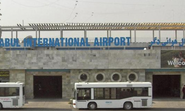 Έκρηξη και πυροβολισμοί στο αεροδρόμιο της Καμπούλ - Φωτογραφία 1