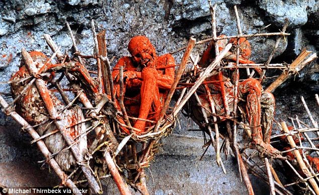 Τα ταριχευμένα πτώματα και ο μακάβριος τρόπος μιας φυλής να αποδώσει τιμή στους νεκρούς [photos] - Φωτογραφία 2