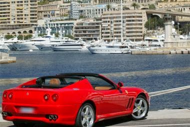 Ο Πυργιώτης με τις Ferrari… τις έφαγε στην Οθωνος Αμαλίας! - Φωτογραφία 1