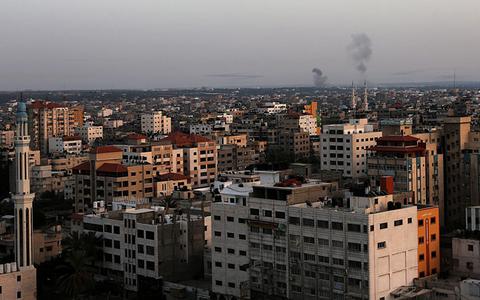 Ισραηλινή αεροπορική επιδρομή στη Γάζα  μετά τη λήξη της προσωρινής εκεχειρίας - Φωτογραφία 1