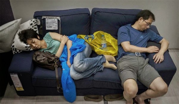 Στα Κινέζικα ΙΚΕΑ ...τους πήρε ο ύπνος! - Φωτογραφία 1