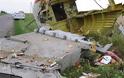 Η προπαγάνδα «ανθεί» παρά τους 298 νεκρούς: Πως καλύπτουν ουκρανικά και ρωσικά μέσα την τραγωδία με το Boeing