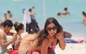 Κλαούντια Ρομάνι: Πήγε με ψηλοτάκουνα στην παραλία - Φωτογραφία 3