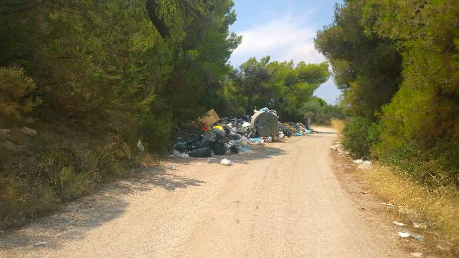 Απορρίματα ξενοδοχείων σε κατοικημένες περιοχές, αναγνώστης φωτογραφίζει την εγκατάλειψη - Φωτογραφία 2