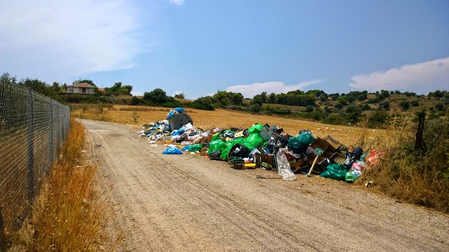 Απορρίματα ξενοδοχείων σε κατοικημένες περιοχές, αναγνώστης φωτογραφίζει την εγκατάλειψη - Φωτογραφία 7