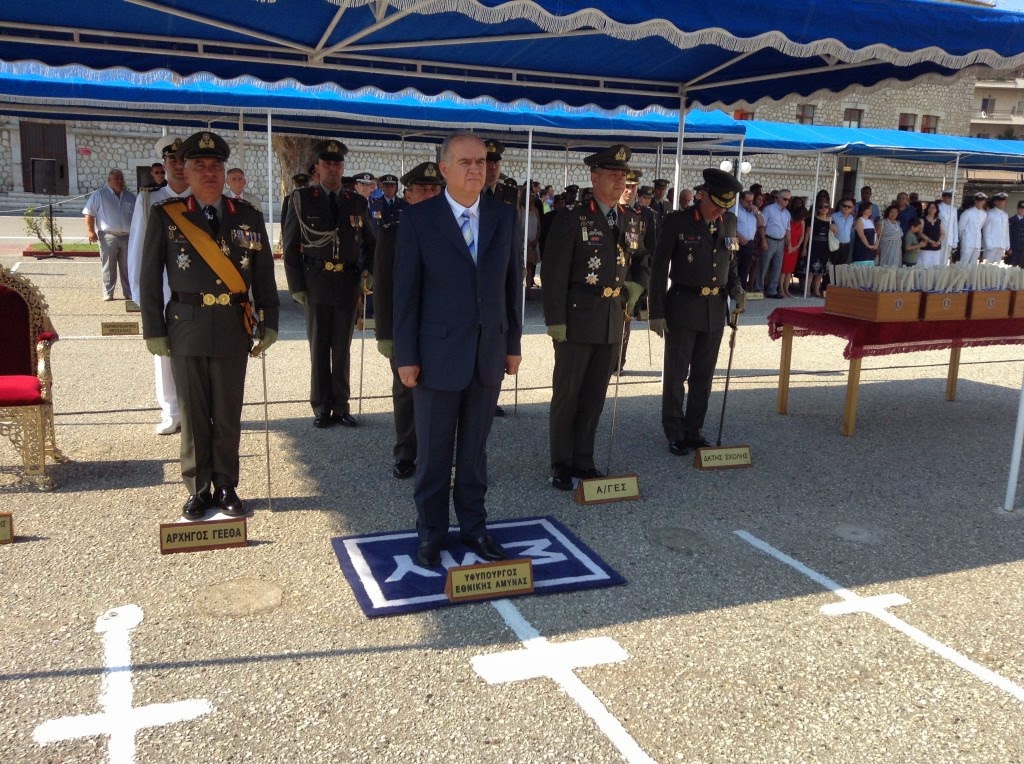 Ρίγη συγκινήσεως στην Ορκωμοσία της ΣΜΥ..Χιλιάδες Λαού ψάλλουν τον Εθνικό μας Ύμνο ! ( Video) - Φωτογραφία 1