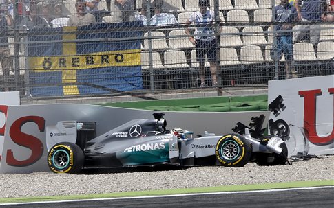 Pole position για Rosberg, στην 15η θέση ο Hamilton - Φωτογραφία 1