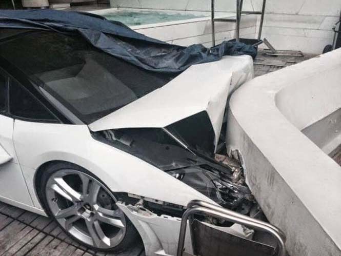 ΒΙΝΤΕΟ: Παρκαδόρος ξενοδοχείου κατέστρεψε μια πανάκριβη Lamborghini - Φωτογραφία 2