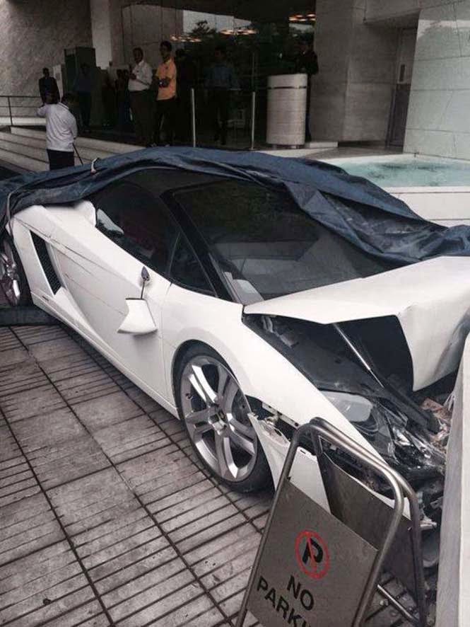 ΒΙΝΤΕΟ: Παρκαδόρος ξενοδοχείου κατέστρεψε μια πανάκριβη Lamborghini - Φωτογραφία 3