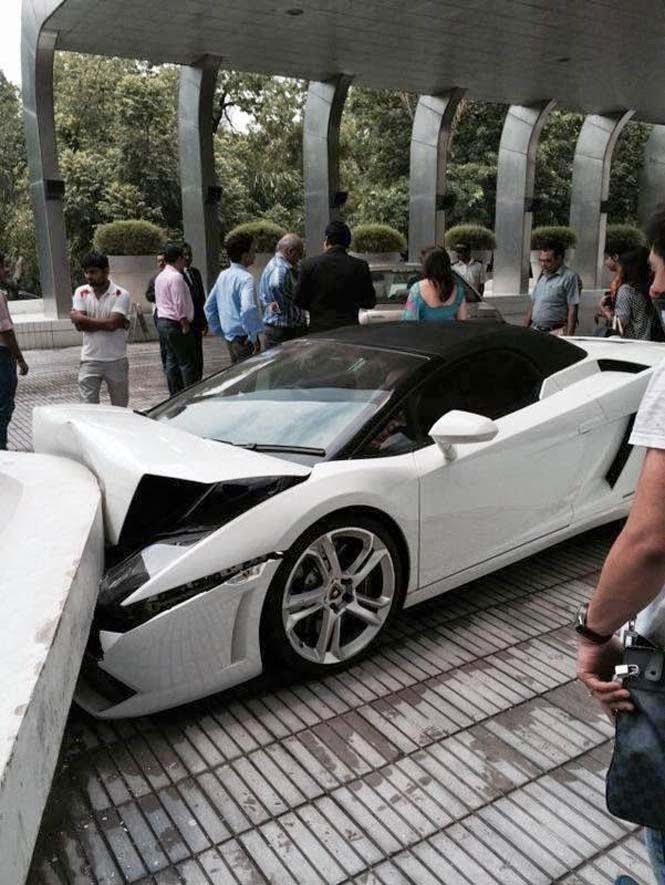 ΒΙΝΤΕΟ: Παρκαδόρος ξενοδοχείου κατέστρεψε μια πανάκριβη Lamborghini - Φωτογραφία 5
