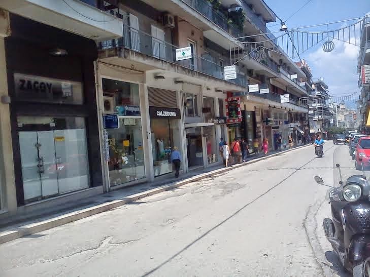 Ελάχιστα καταστήματα ανοιχτά στην πόλη των Ιωαννίνων - Φωτογραφία 1