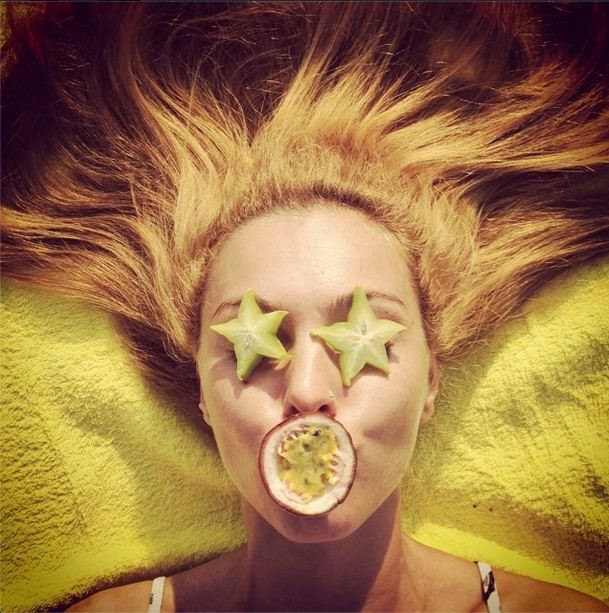 Θα μας ΤΡΕΛΑΝΕΙ: ΔΕΙΤΕ πώς κάνει ηλιοθεραπεία η Τάμτα! [photo] - Φωτογραφία 2