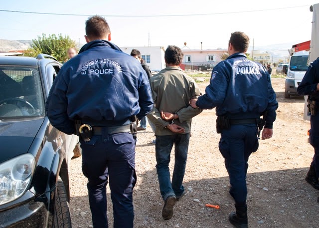 Συνελήφθησαν Αιγύπτιος και Σύριος που διακινούσαν παράνομους μετανάστες προς 3.000 ευρώ το κεφάλι - Φωτογραφία 1