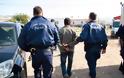 Συνελήφθησαν Αιγύπτιος και Σύριος που διακινούσαν παράνομους μετανάστες προς 3.000 ευρώ 