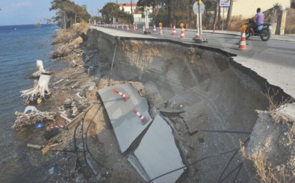 Κορινθία: Αυτό είναι το τμήμα της παλιάς Ε.Ο. που κατέρρευσε! - Φωτογραφία 3