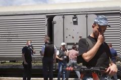 Που πετούν οι φιλορώσοι τις σωρούς των νεκρών του boeing; [photos]
