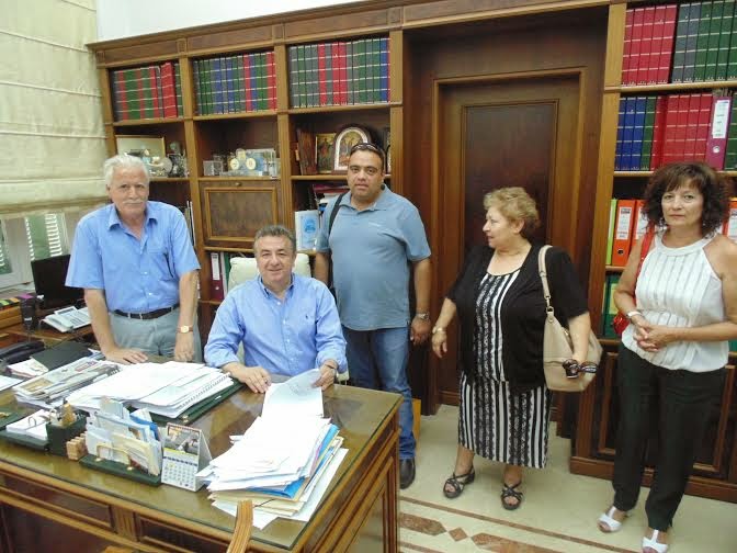 Υπογραφή σύμβασης από τον Περιφερειάρχη Κρήτης για έργα ανάπλασης στην τουριστική περιοχή Καβρού του δήμου Αποκορώνου - Φωτογραφία 1