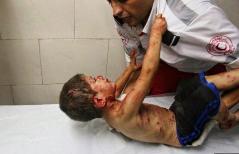 Η ιστορία πίσω από τη συγκλονιστική φωτογραφία του αγοριού από τη Γάζα... - Φωτογραφία 1