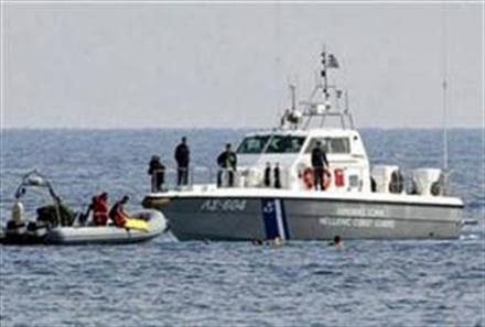 Φαρμακονήσι: 24 μετανάστες κατέληξαν στη θάλασσα - Επιχείρηση διάσωσης από το λιμενικό - Φωτογραφία 1