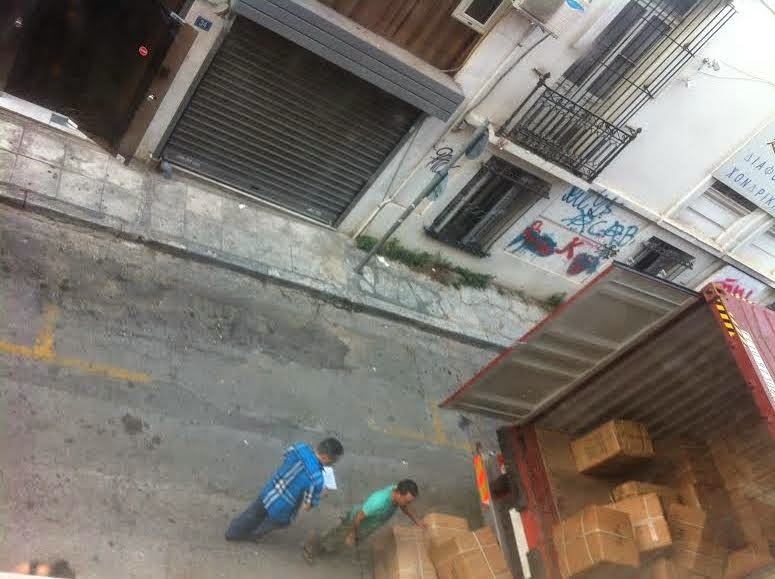 Στην china town στο κέντρο της Αθήνας  οι έμποροι της χώρας του μεταξιού θησαυρίζουν... [video] - Φωτογραφία 1