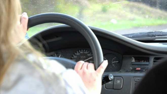 Γίνεται μια γυναίκα οδηγός να κρατάει ένα τιμόνι και να κάνει ζημιά 1,1 εκατομμυρίων δολαρίων; Εύκολα... [video] - Φωτογραφία 1