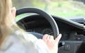 Γίνεται μια γυναίκα οδηγός να κρατάει ένα τιμόνι και να κάνει ζημιά 1,1 εκατομμυρίων δολαρίων; Εύκολα... [video]