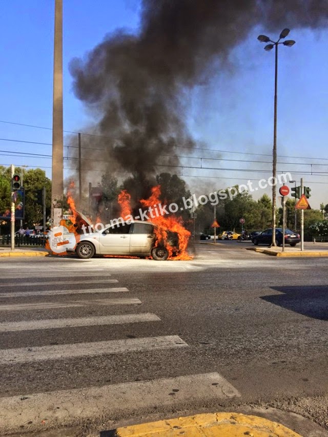 Φωτογραφίες αναγνώστη από την φωτιά που ξέσπασε σήμερα σε όχημα στην παραλιακή - Φωτογραφία 4