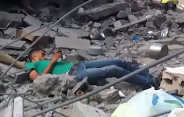 Βίντεο ΣΟΚ: Ελεύθερος σκοπευτής σκοτώνει Παλαιστίνιο που έψαχνε την οικογένειά του - Φωτογραφία 1