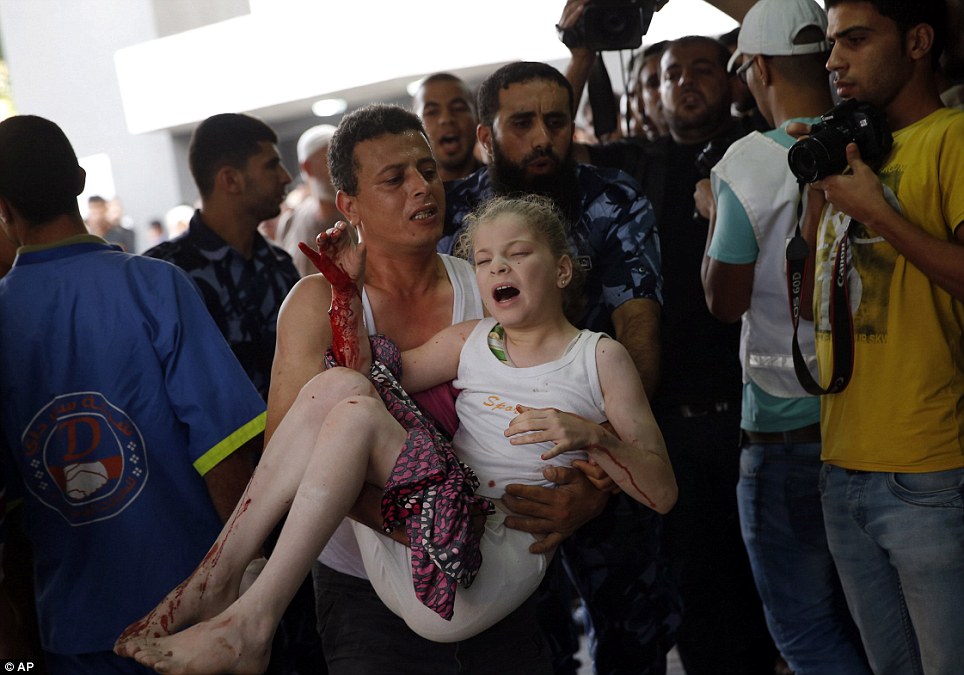Σε ελληνορθόδοξη εκκλησία βρήκαν καταφύγιο 1000 παλαιστίνιοι για να γλιτώσουν από τις ισραηλινές βόμβες [photos] - Φωτογραφία 3