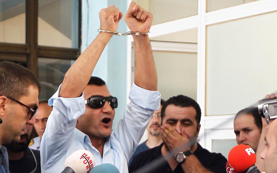 Ο Ερντογάν φυλακίζει τους αστυνομικούς που αποκάλυψαν τα σκάνδαλα των υπουργών και της οικογένειάς του! - Φωτογραφία 1