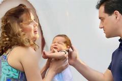 Μανωλίδου - Γεωργιάδης: Δείτε για πρώτη φορά τον νεογέννητο γιο τους!