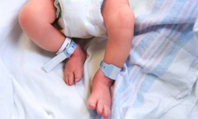 Πάτρα: Στο Καραμανδάνειο μωρό 3 μηνών που έπεσε από...μηχανάκι! - Το κρατούσε αγκαλιά η μητέρα του - Φωτογραφία 1