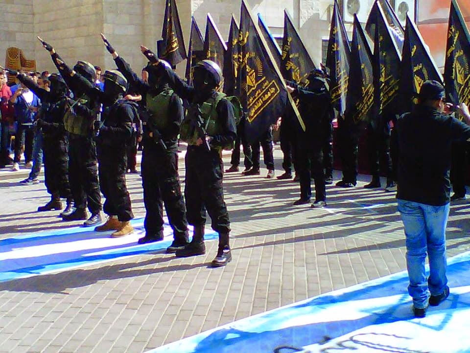 ΣΟΚ: Παλαιστίνιοι χαιρετούν ναζιστικά σε πανεπιστήμιο [photos] - Φωτογραφία 1