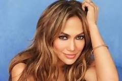 Η νέα φωτογραφία της Jennifer Lopez μας κάνει να ντρεπόμαστε να βγούμε στην παραλία