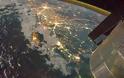 Νύχτα πάνω από την Γη: Απίστευτες φωτογραφίες φωτεινών πόλεων τραβηγμένες από το Διάστημα που κρύβουν κινδύνους [photos] - Φωτογραφία 1