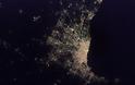 Νύχτα πάνω από την Γη: Απίστευτες φωτογραφίες φωτεινών πόλεων τραβηγμένες από το Διάστημα που κρύβουν κινδύνους [photos] - Φωτογραφία 2