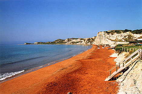 Παραλία Ξι: Η άγνωστη πλαζ της Κεφαλονιάς με την κατακόκκινη άμμο και το περίεργο όνομα - Φωτογραφία 10