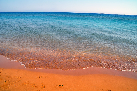 Παραλία Ξι: Η άγνωστη πλαζ της Κεφαλονιάς με την κατακόκκινη άμμο και το περίεργο όνομα - Φωτογραφία 3