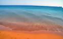 Παραλία Ξι: Η άγνωστη πλαζ της Κεφαλονιάς με την κατακόκκινη άμμο και το περίεργο όνομα - Φωτογραφία 3
