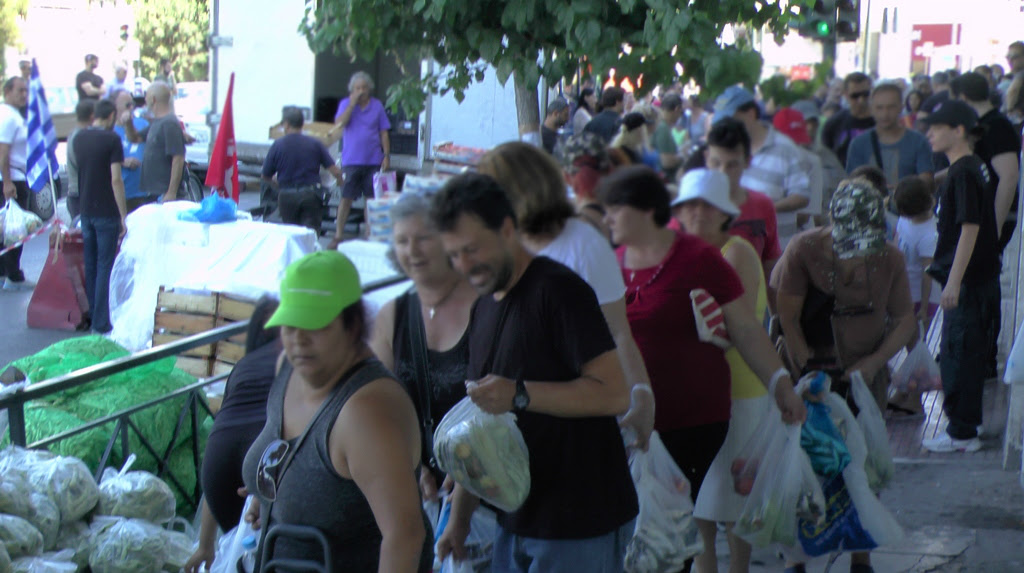 Η Χρυσή Αυγή στο πλευρό των Ελλήνων - Μαζική συμμετοχή στην διανομή τροφίμων στα γραφεία της Τ.Ο. Αθηνών [video] - Φωτογραφία 9