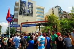 Η Χρυσή Αυγή στο πλευρό των Ελλήνων - Μαζική συμμετοχή στην διανομή τροφίμων στα γραφεία της Τ.Ο. Αθηνών [video]