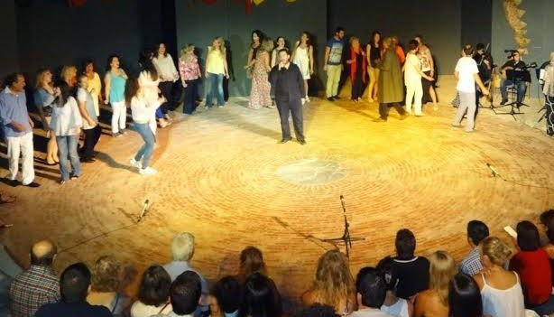 Με μεγάλη επιτυχία η θεατρική ομάδα του Κέντρου Τέχνης και Πολιτισμού Δήμου Αμαρουσίου παρουσίασε στο θέατρο της Αγίας Φιλοθέης την παράσταση «Το Μεγάλο μας Τσίρκο» - Φωτογραφία 1